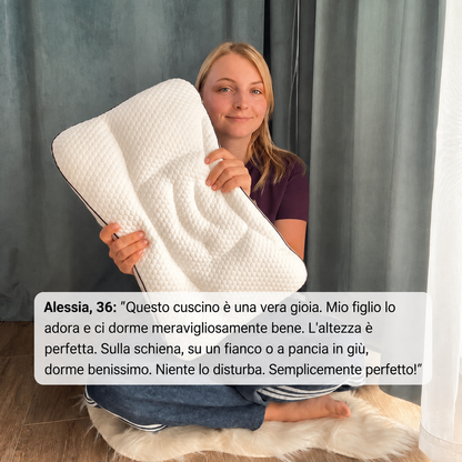 Il cuscino per bambini fatto per il suo collo