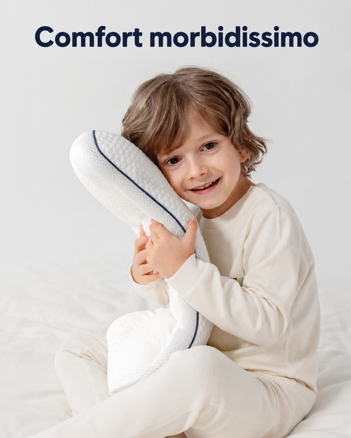 Il cuscino per bambini fatto per il suo collo