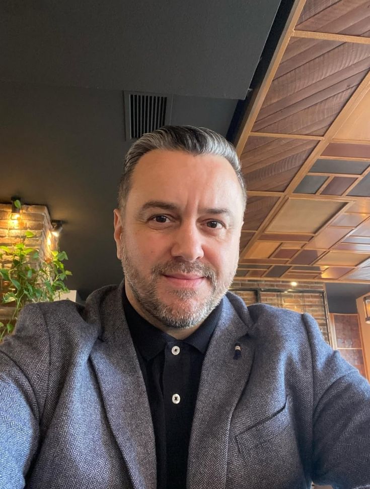 files/Rich_Men_Selfie.jpg